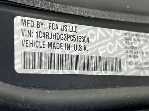 Used 2023 Jeep Grand Cherokee Overland w/ Adv Protech Group III image 32