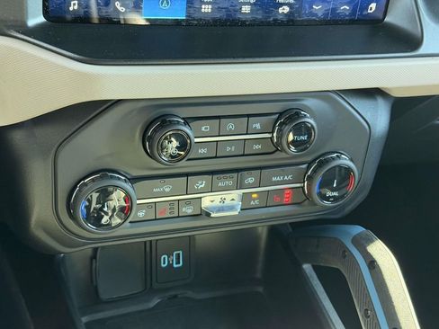 Used 2022 Ford Bronco Wildtrak image 5