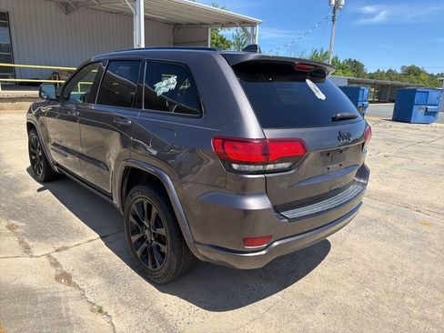 Used 2018 Jeep Grand Cherokee Altitude RWD image 6