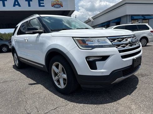 Used 2018 Ford Explorer XLT w/ Equipment Group 202A FWD image 3