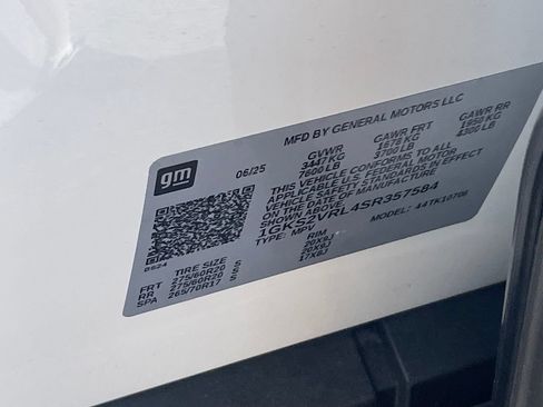Used 2025 GMC Yukon AT4 Ultimate w/ LPO, Floor Liner Package AWD/4WD image 31