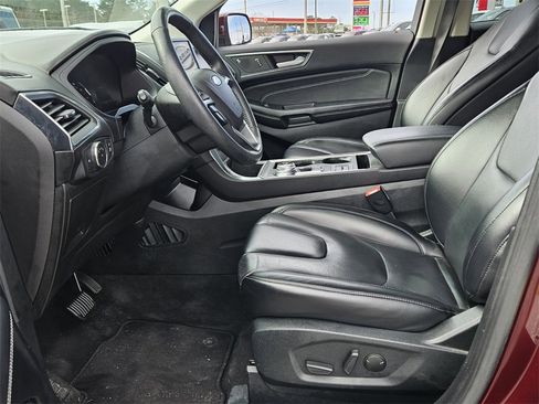 Used 2022 Ford Edge Titanium image 3