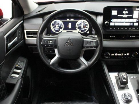 Used 2025 Mitsubishi Outlander SEL image 25