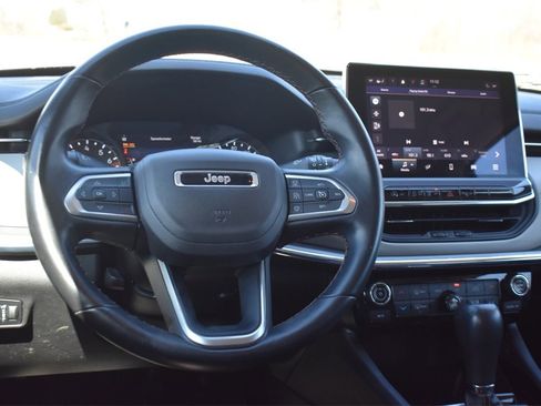 Used 2022 Jeep Compass Limited image 22