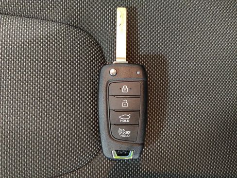 Used 2025 Hyundai Elantra SE FWD image 32