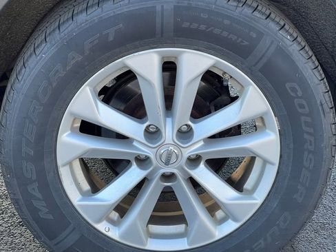 Used 2016 Nissan Rogue SV w/ SV Premium Package AWD/4WD image 12