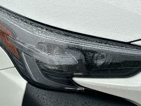 Used 2025 Subaru Outback Premium image 32