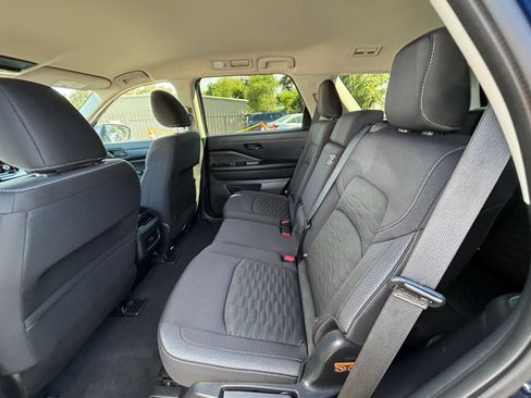 Used 2025 Nissan Pathfinder SV FWD image 23