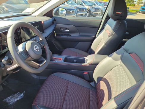 New 2026 Nissan Kicks SR w/ SR Premium Package FWD image 8