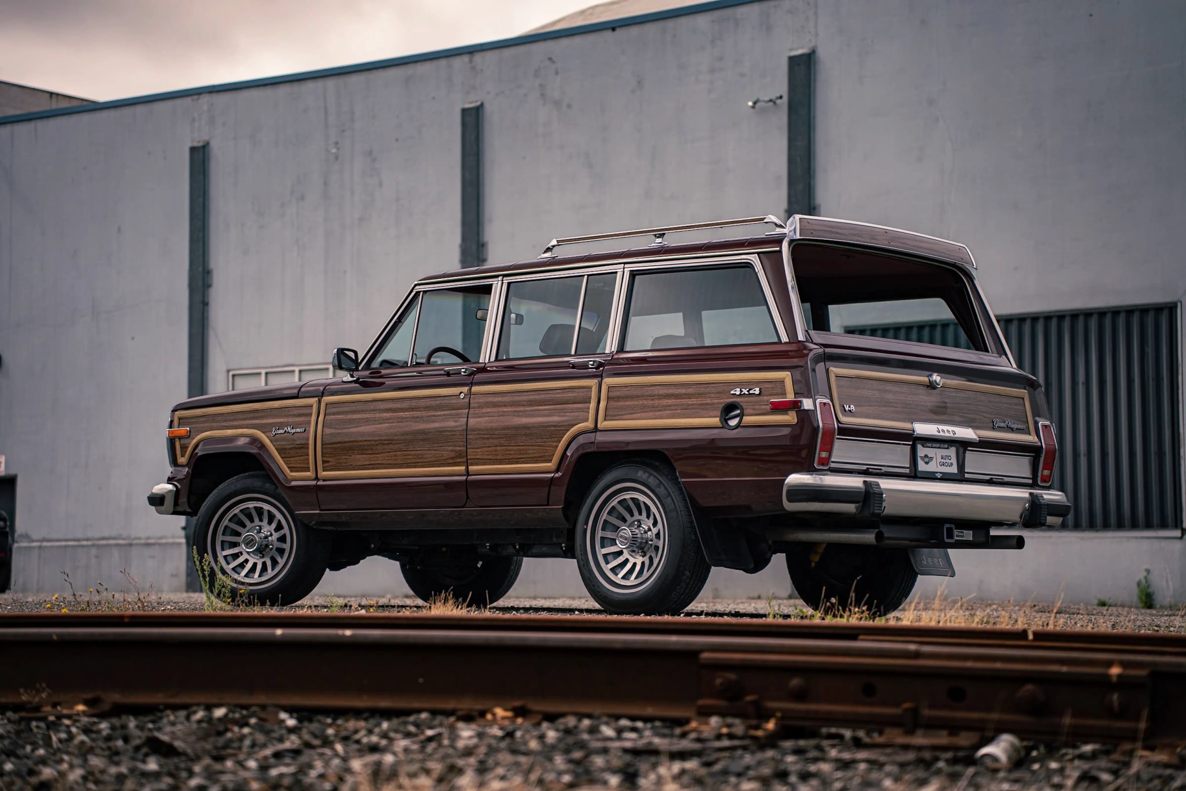 Used 1987 Jeep Grand Wagoneer AWD/4WD image 14
