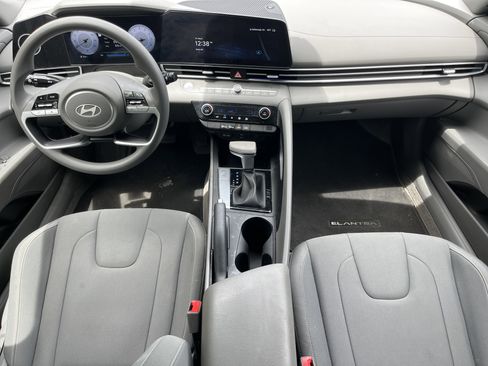 Used 2024 Hyundai Elantra SEL FWD image 3