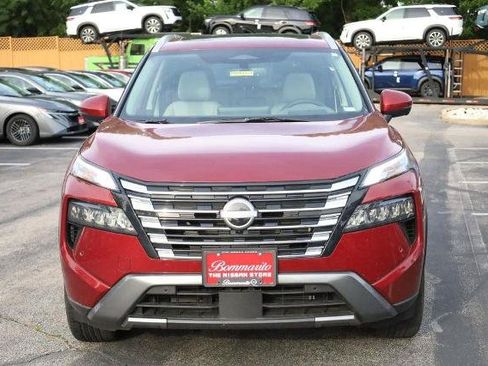 Certified 2025 Nissan Rogue SL w/ Tech Package AWD/4WD image 4