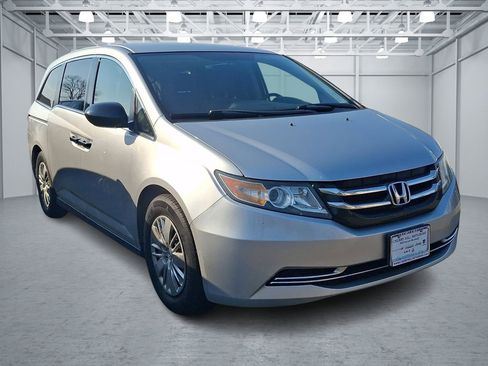 Used 2014 Honda Odyssey LX image 3