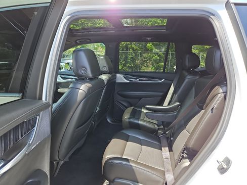 Certified 2023 Cadillac XT6 Premium Luxury w/ Technology Package AWD/4WD image 9