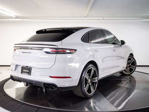 Certified 2022 Porsche Cayenne Turbo AWD/4WD image 7