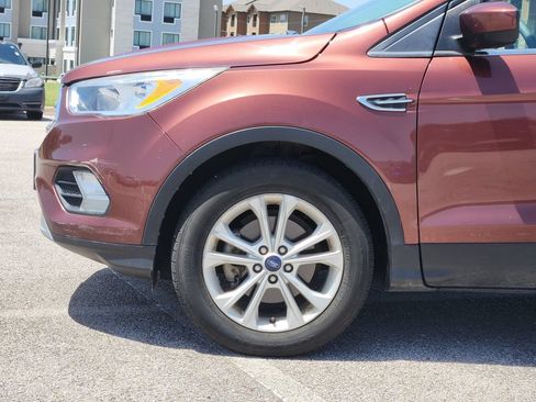 Used 2018 Ford Escape SE w/ SE Sync 3 Package FWD image 4
