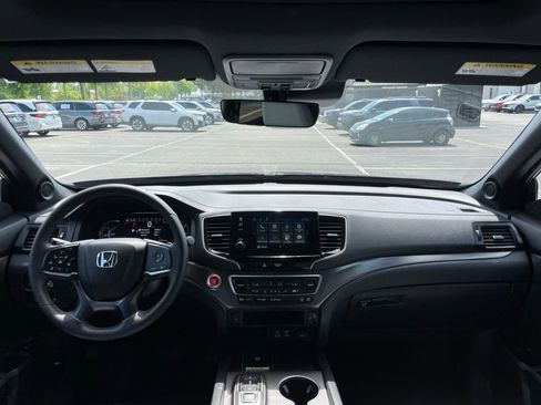 Certified 2025 Honda Passport EX-L image 10