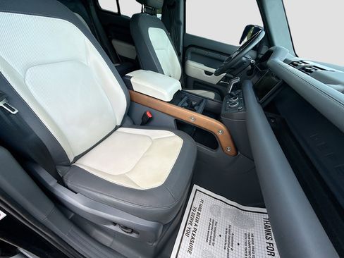 Used 2023 Land Rover Defender 110 X-Dynamic SE image 15