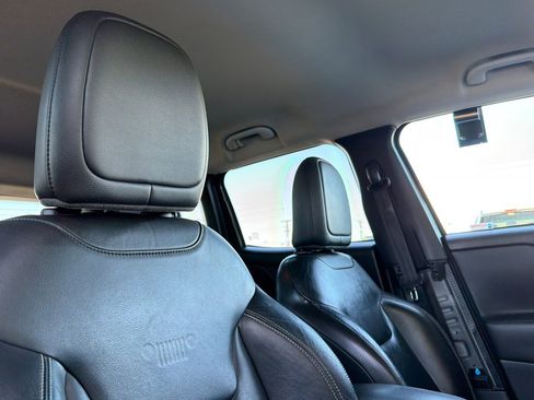 Used 2016 Jeep Renegade Limited image 16