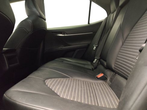 Used 2022 Toyota Camry SE w/ Convenience Package FWD image 18
