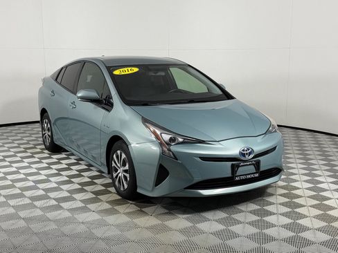 Used 2016 Toyota Prius Four FWD image 3