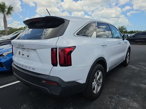 Used 2022 Kia Sorento LX FWD image 9
