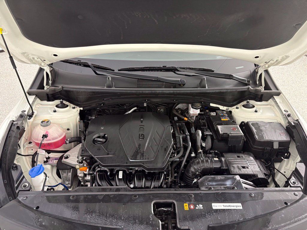 Used 2025 Kia Sportage LX FWD image 31