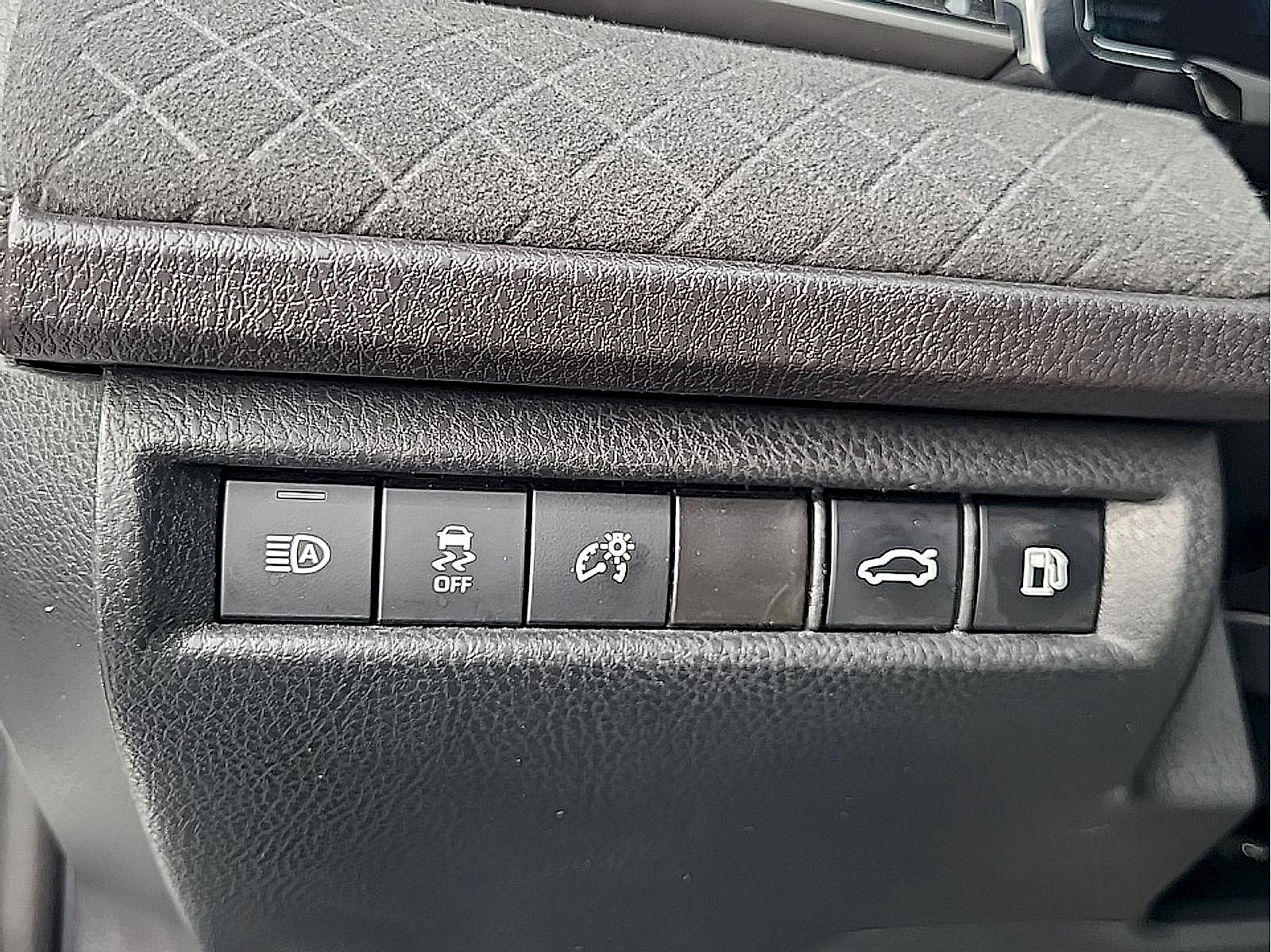 Used 2025 Toyota Camry XLE FWD image 21