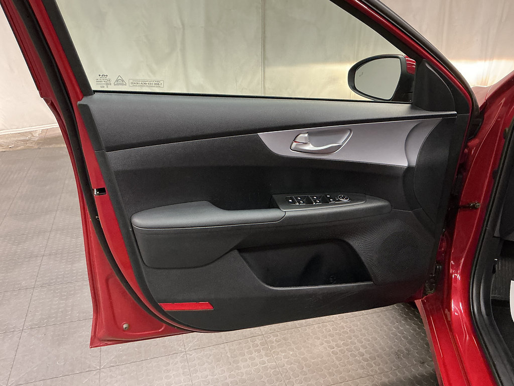 Used 2024 Kia Forte LXS w/ LXS Technology Package FWD image 19