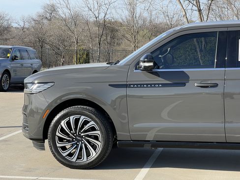 Certified 2025 Lincoln Navigator L Black Label image 5