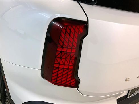 Used 2025 MINI Cooper Countryman SE w/ Comfort Package Max image 28