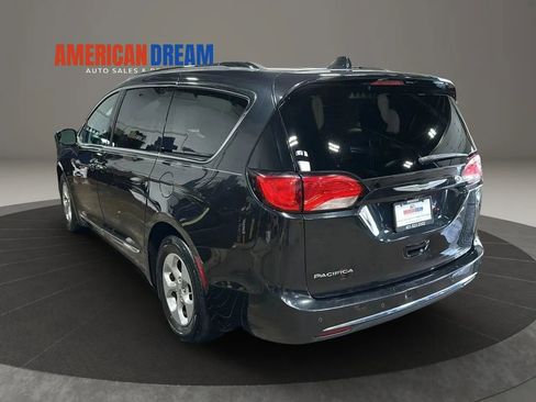 Used 2017 Chrysler Pacifica Touring-L Plus FWD image 3