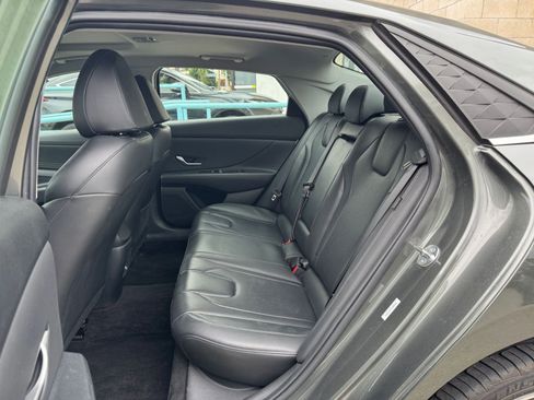 Used 2025 Hyundai Elantra Limited image 28