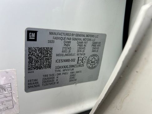 Used 2021 GMC Acadia Denali w/ GMC Pro Grade Package image 34