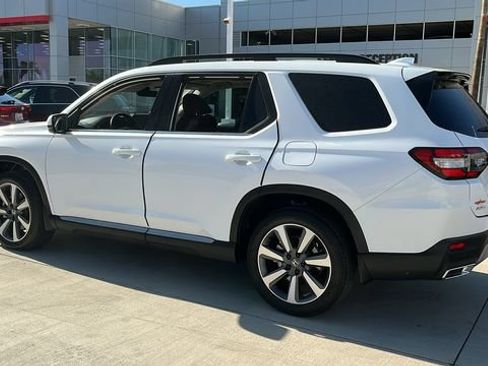 Used 2025 Honda Pilot Elite image 23