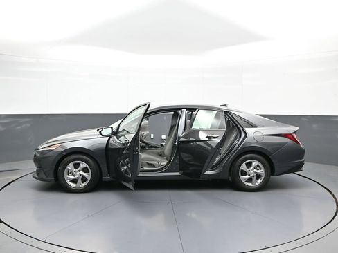 Certified 2021 Hyundai Elantra SE FWD image 42