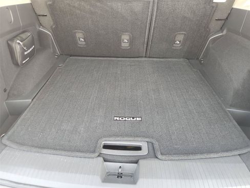 Used 2024 Nissan Rogue SV w/ SV Premium Package FWD image 25