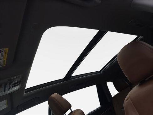 Used 2019 Toyota Highlander Limited Platinum image 31