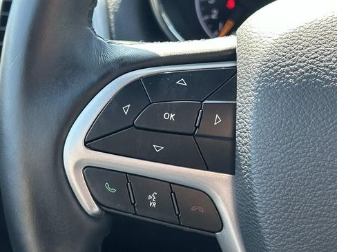 Used 2019 Jeep Grand Cherokee Limited AWD/4WD image 17