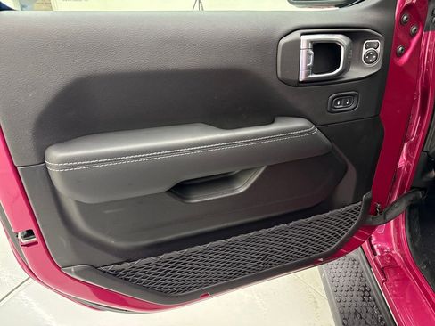 Used 2022 Jeep Wrangler Unlimited Sahara w/ Cold Weather Group image 11