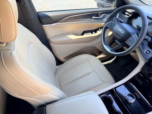 Used 2023 Jeep Grand Cherokee L Limited RWD image 15