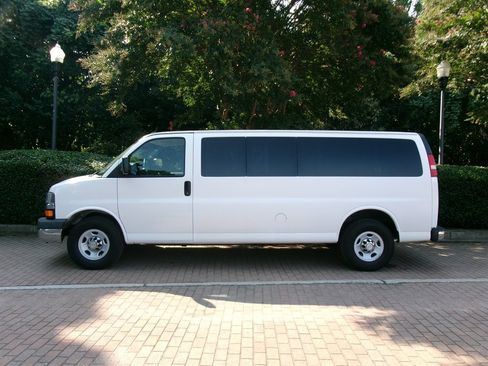 Used 2015 Chevrolet Express 3500 LT w/ LT Preferred Equipment Group RWD image 5