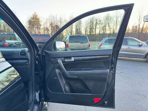 Used 2014 Kia Sorento SX w/ 3rd Row Package image 14