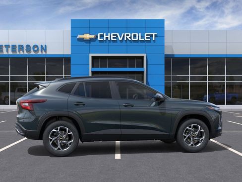 New 2026 Chevrolet Trax LT w/ Sunroof Package FWD image 4
