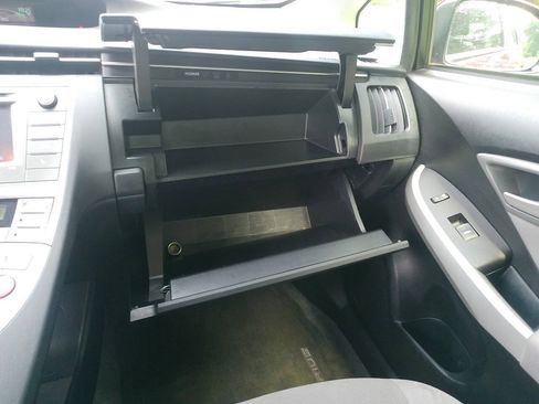 Used 2015 Toyota Prius Two FWD image 39