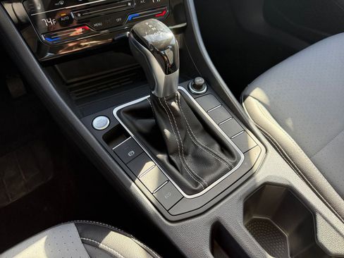 Used 2025 Volkswagen Jetta SE image 42