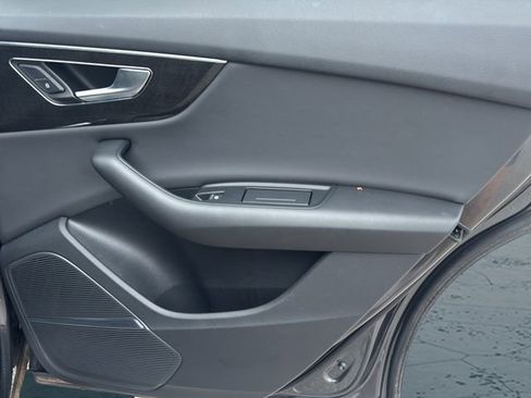 Used 2019 Audi Q8 Premium Plus w/ Premium Plus image 13