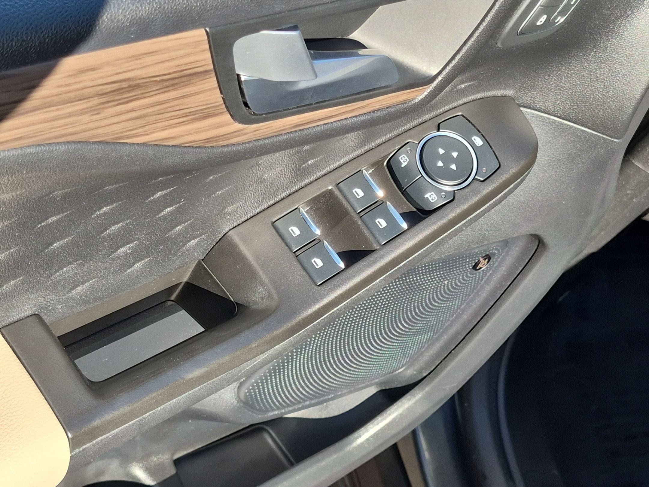 Used 2020 Ford Escape Titanium FWD image 12
