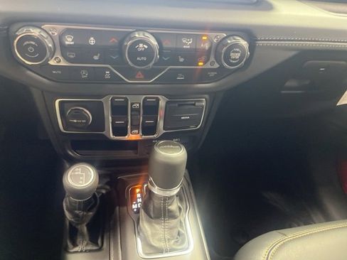 New 2025 Jeep Gladiator Sport image 19