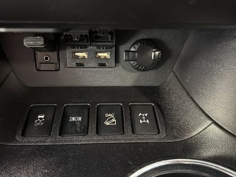 Used 2019 Toyota Highlander XLE AWD/4WD image 30